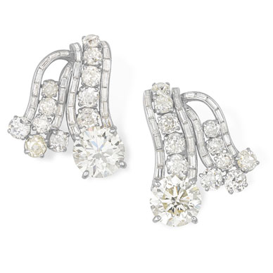2013 Saffronart, Mumbai – A pair of diamond earclips